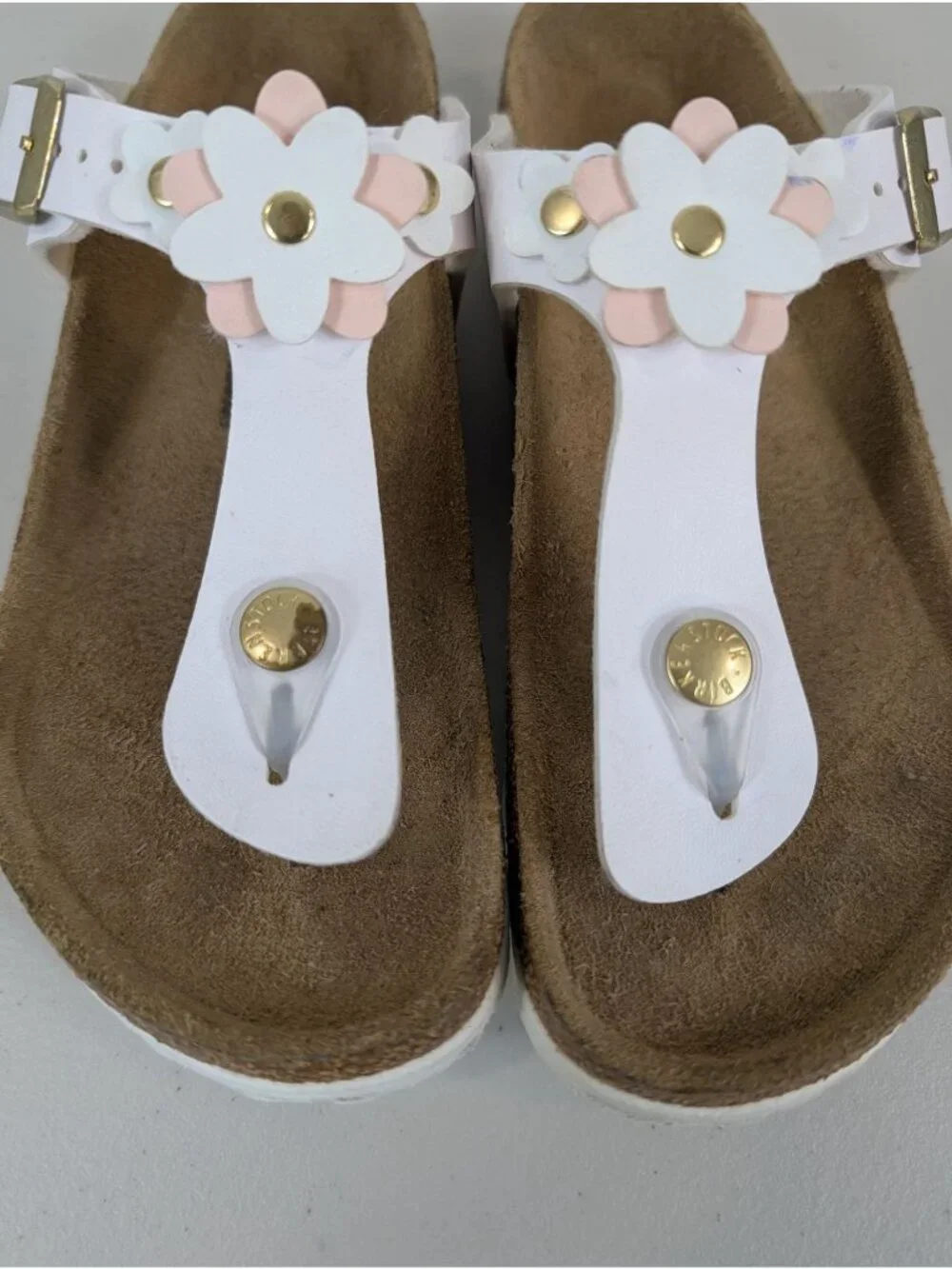 Birkenstock Gizeh flower kid's sandals with white thong feature size 3